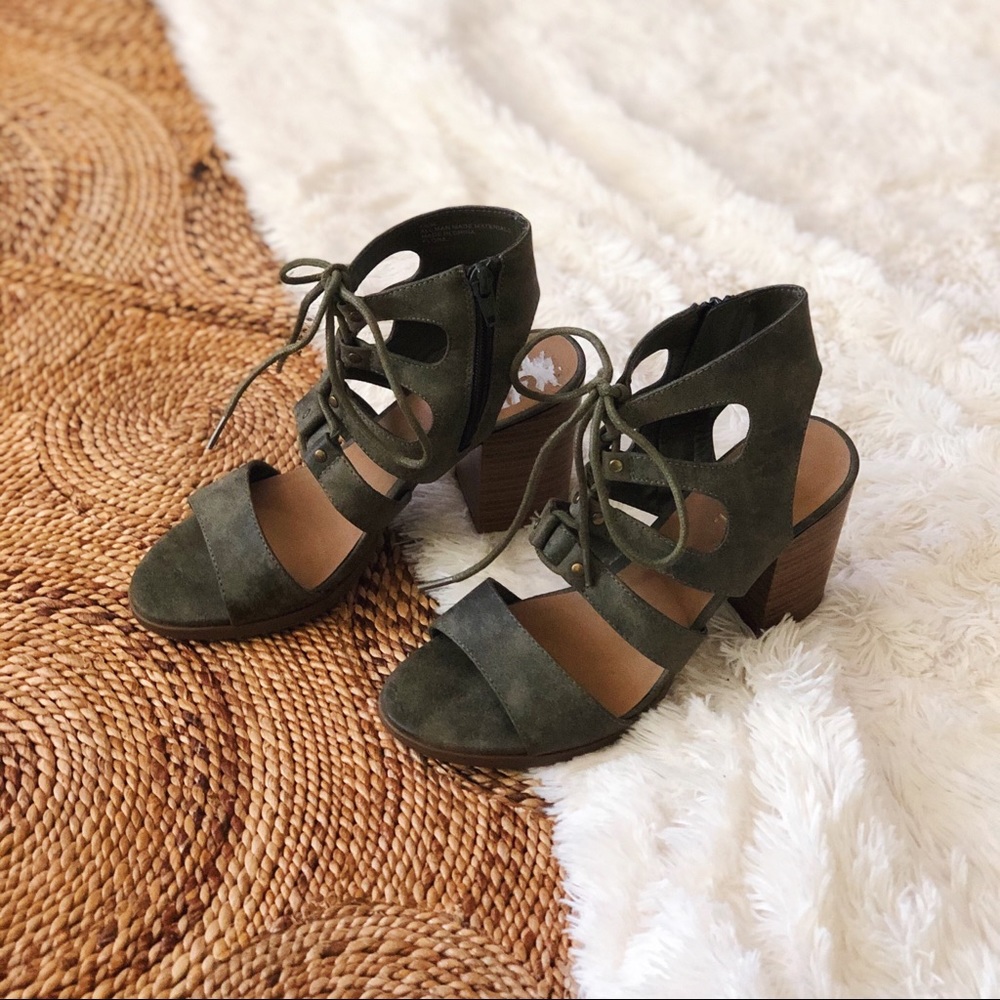 NWOT white mt green lace up heel sandals